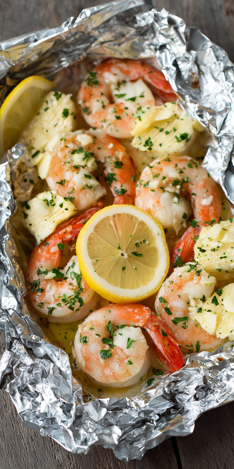 Easy Foil-Packet Shrimp Scampi | Quick Weeknight Dinner served warm with cozy spices